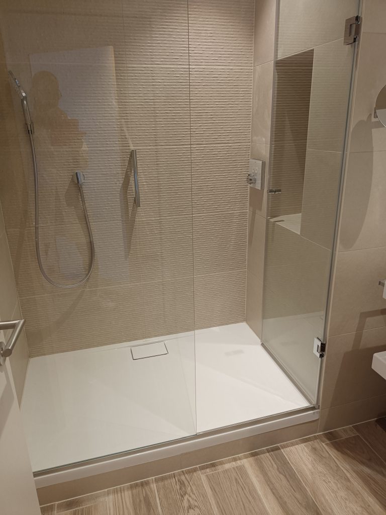 40 douches on été sécurisées selon les normes PN24 dans les salles de bains du nouvel hôtel HILTON